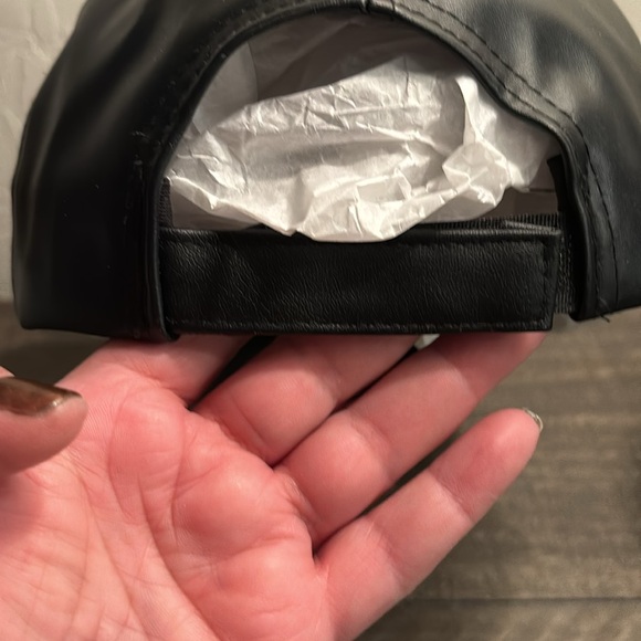 Hat - Picture 5 of 7